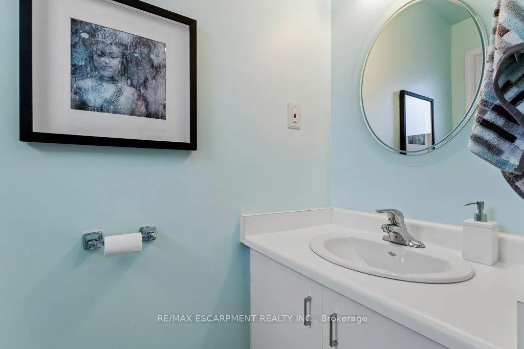 Photo 5 of 12 Meteor Boulevard, Hamilton, Stoney Creek — HOMEH