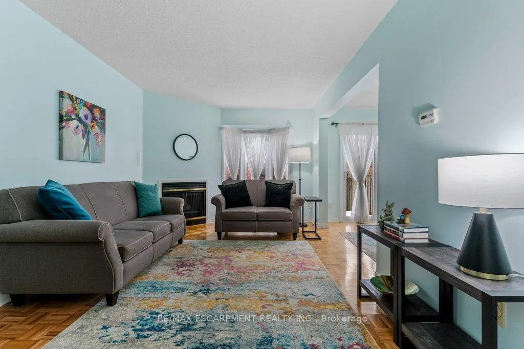 Photo 10 of 12 Meteor Boulevard, Hamilton, Stoney Creek — HOMEH