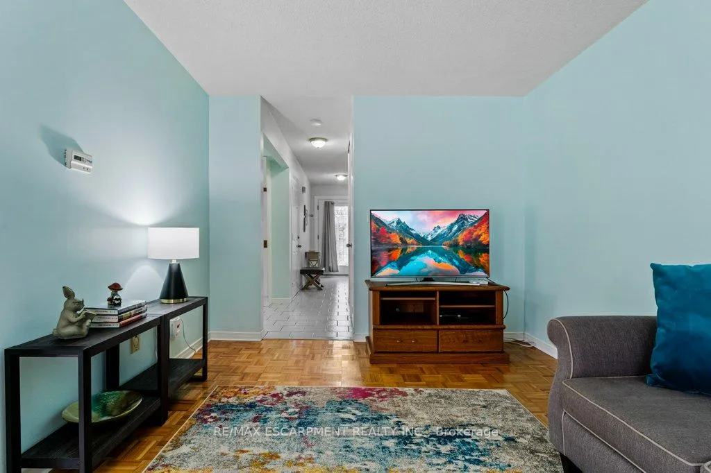 Photo 11 of 12 Meteor Boulevard, Hamilton, Stoney Creek — HOMEH