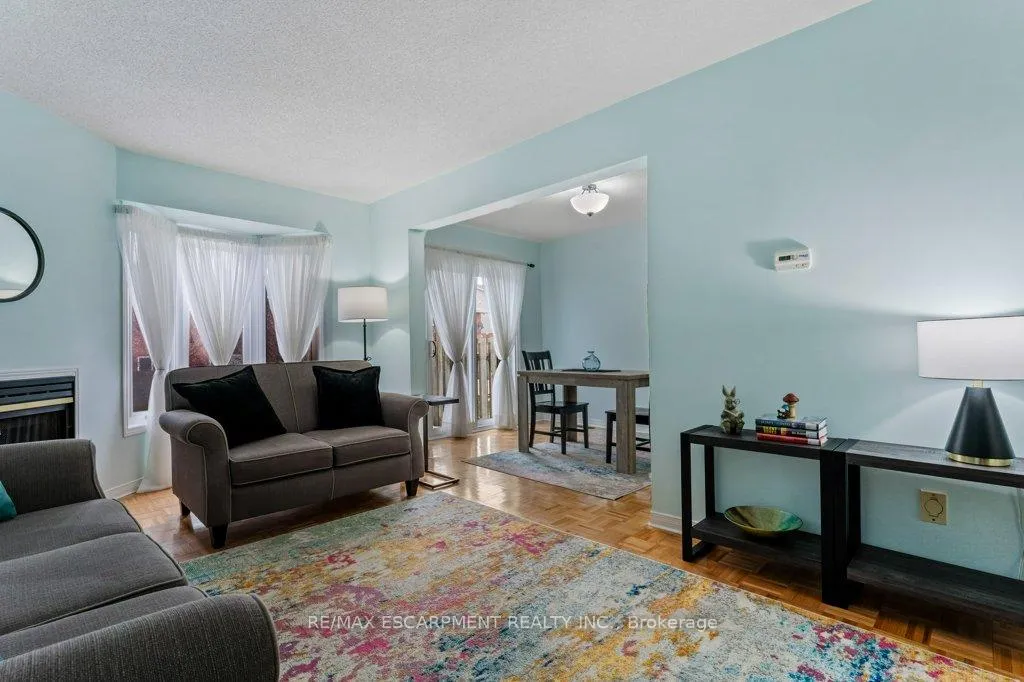 Photo 13 of 12 Meteor Boulevard, Hamilton, Stoney Creek — HOMEH