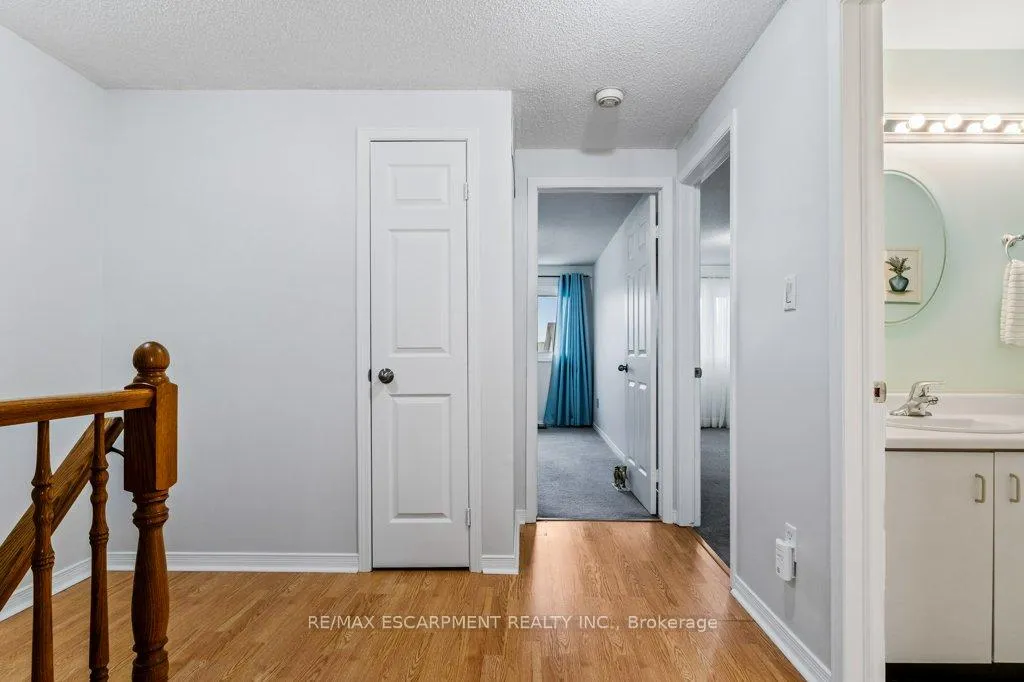 Photo 15 of 12 Meteor Boulevard, Hamilton, Stoney Creek — HOMEH