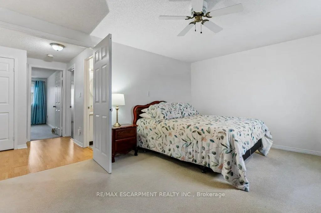 Photo 16 of 12 Meteor Boulevard, Hamilton, Stoney Creek — HOMEH