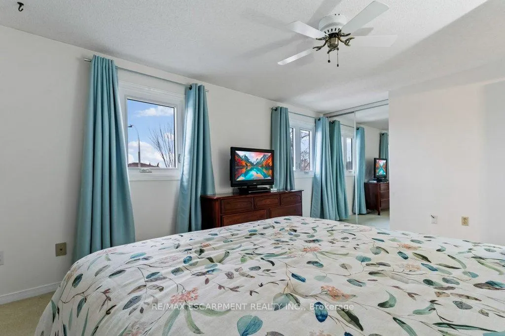 Photo 18 of 12 Meteor Boulevard, Hamilton, Stoney Creek — HOMEH