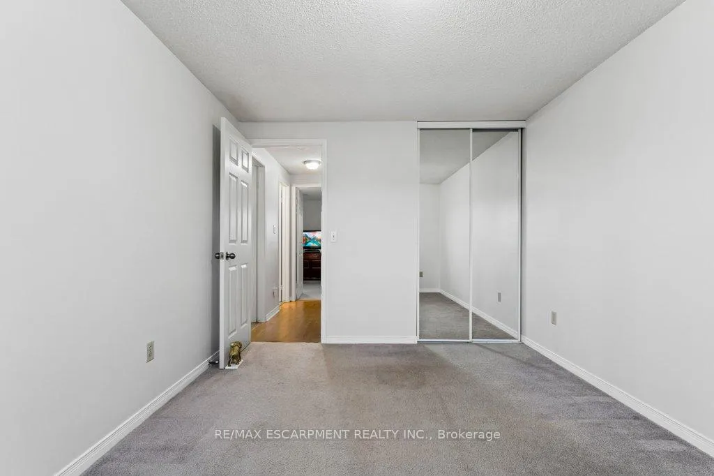 Photo 21 of 12 Meteor Boulevard, Hamilton, Stoney Creek — HOMEH