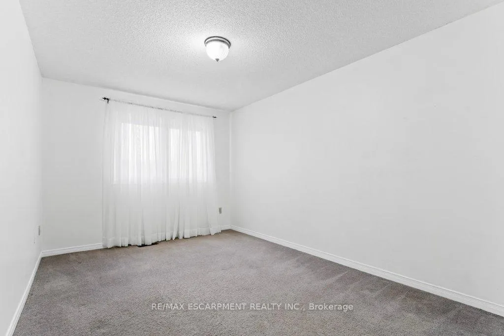 Photo 22 of 12 Meteor Boulevard, Hamilton, Stoney Creek — HOMEH