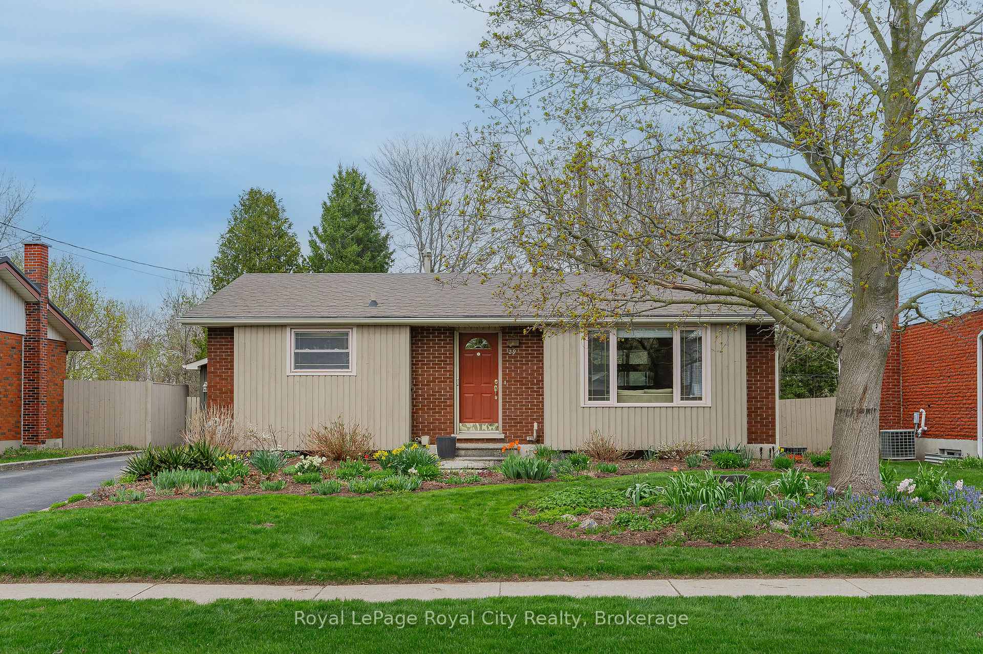 Photo 2 of 29 Hastings Boulevard, Guelph, Grange Road — HOMEH