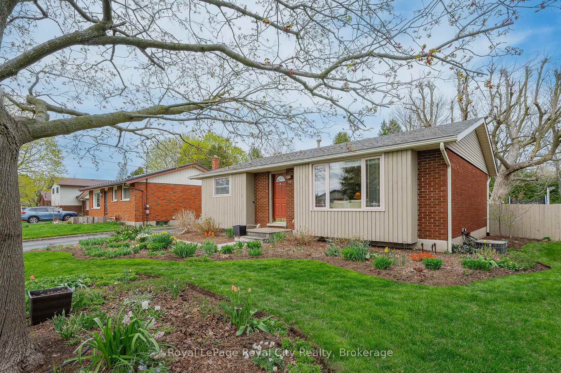 Photo 3 of 29 Hastings Boulevard, Guelph, Grange Road — HOMEH