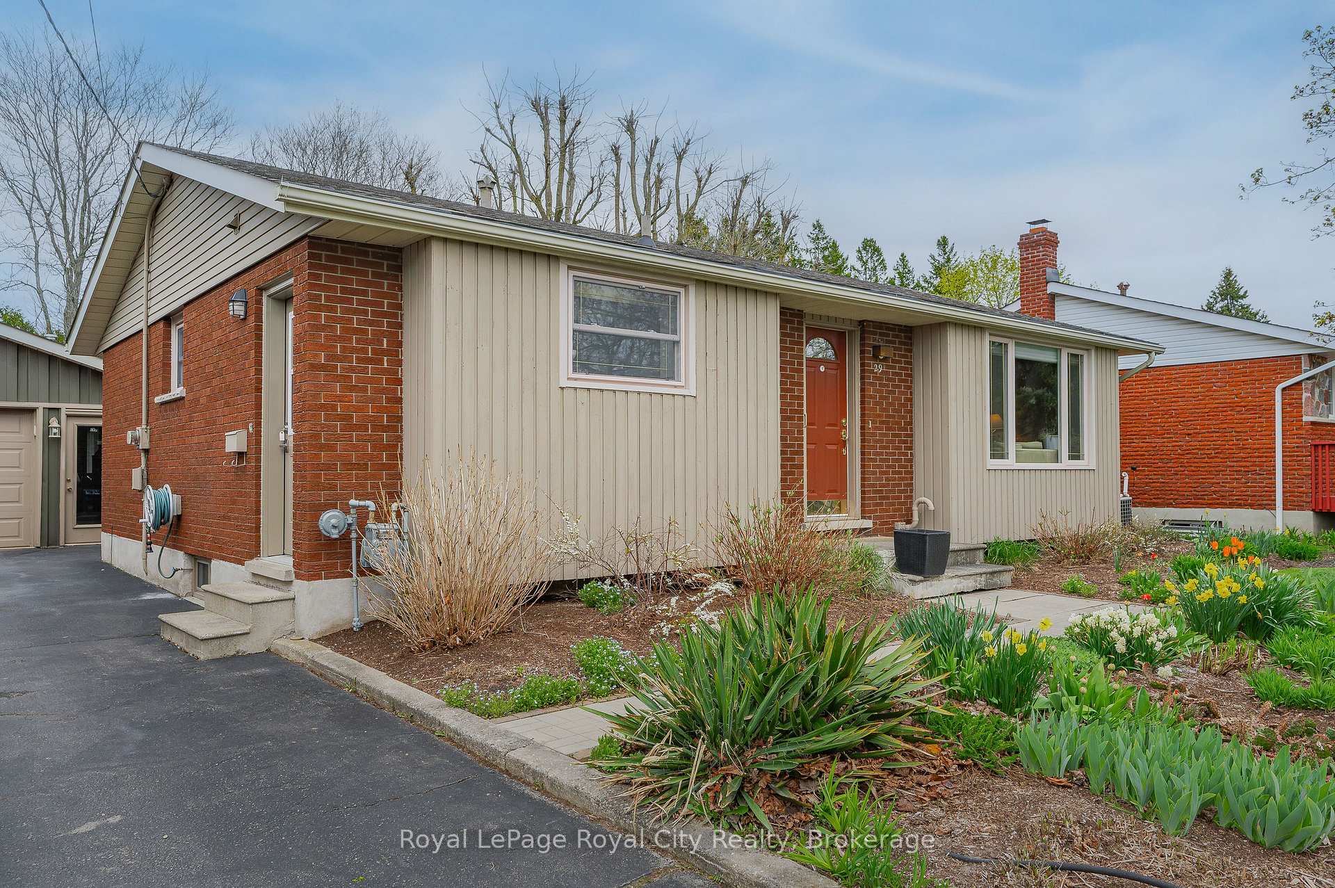 Photo 4 of 29 Hastings Boulevard, Guelph, Grange Road — HOMEH
