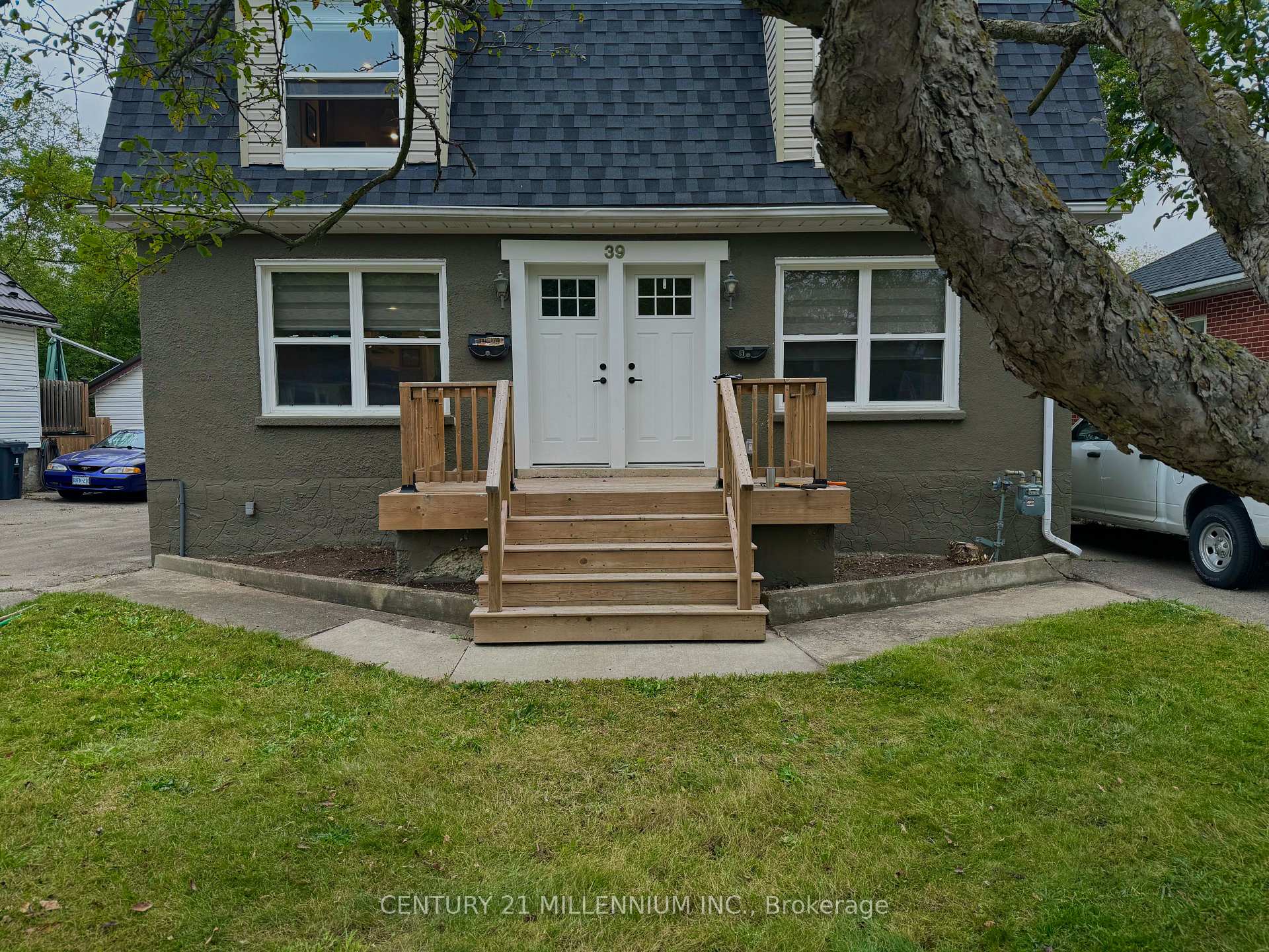 Photo 2 of 39 Stevenson Street, Guelph, St. George's — HOMEH