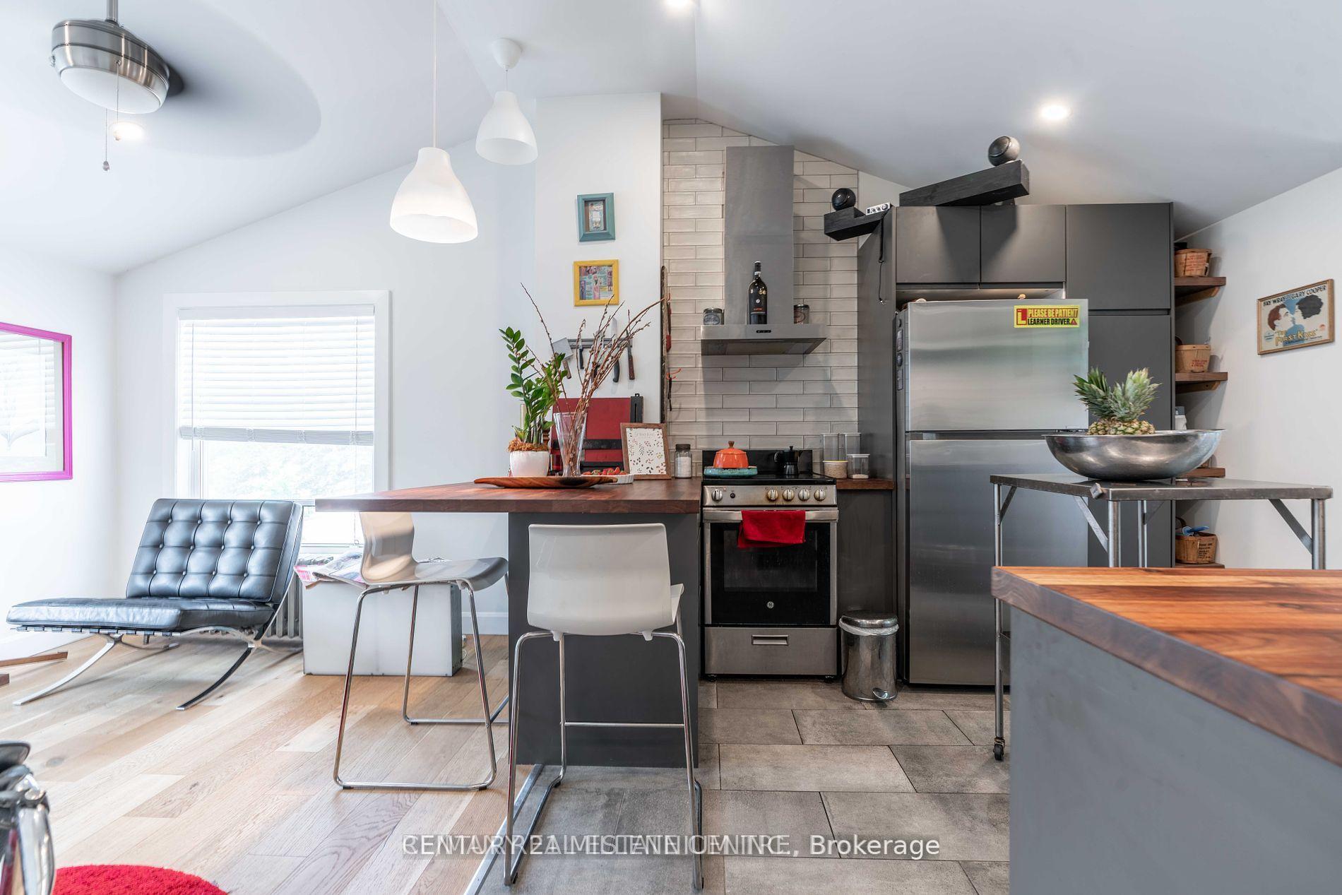 Photo 4 of 39 Stevenson Street, Guelph, St. George's — HOMEH