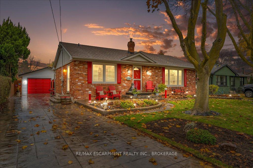 Photo 2 of 33 Old Orchard Avenue, Grimsby, Grimsby Beach — HOMEH