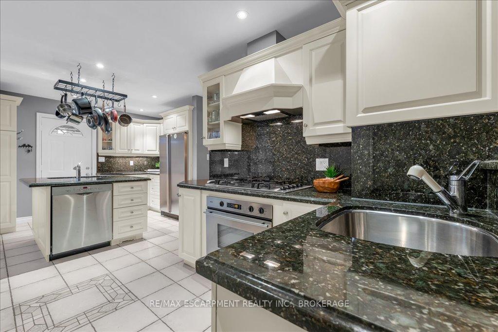 Photo 5 of 33 Old Orchard Avenue, Grimsby, Grimsby Beach — HOMEH
