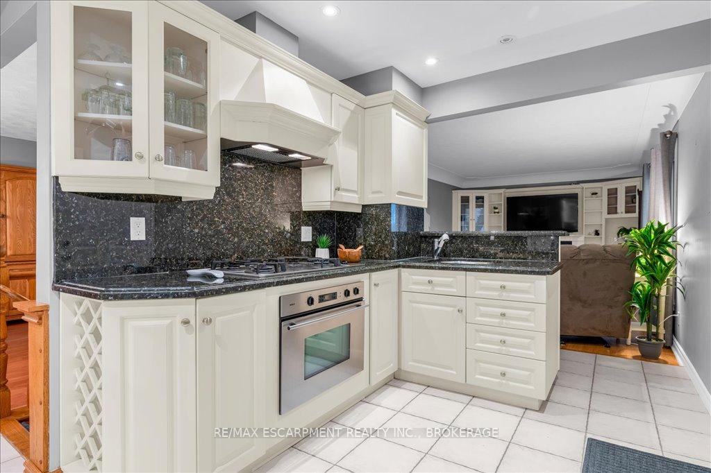 Photo 6 of 33 Old Orchard Avenue, Grimsby, Grimsby Beach — HOMEH