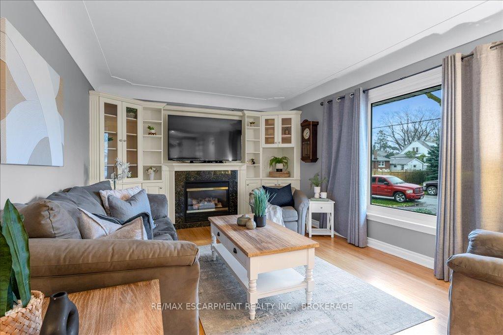 Photo 8 of 33 Old Orchard Avenue, Grimsby, Grimsby Beach — HOMEH