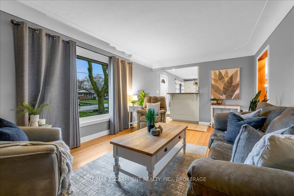 Photo 9 of 33 Old Orchard Avenue, Grimsby, Grimsby Beach — HOMEH