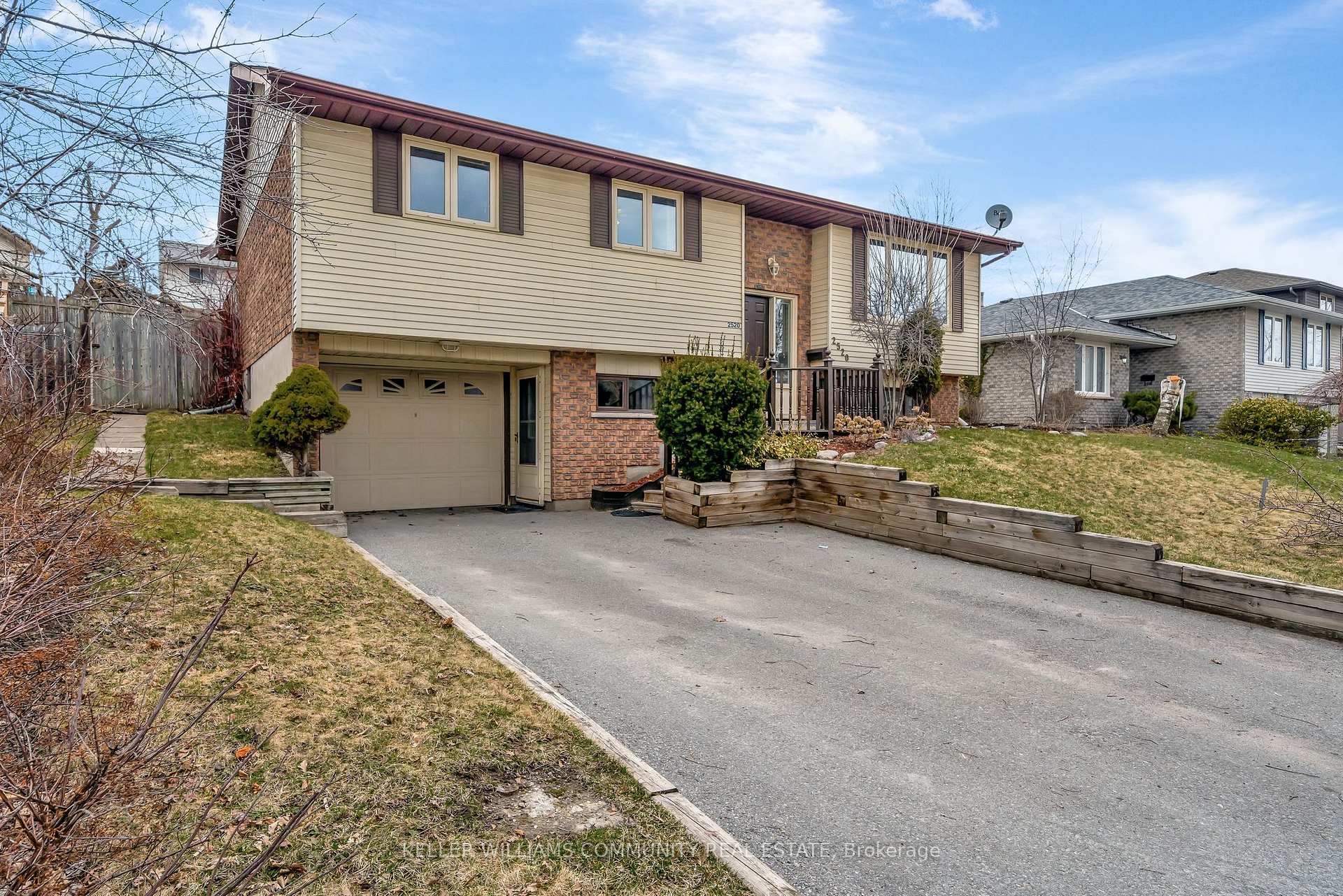 Front of 2520 Farmcrest Avenue