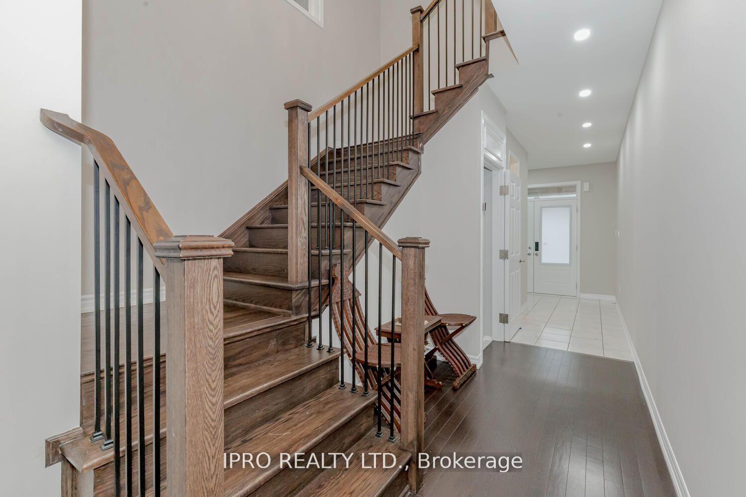 Photo 5 of 839 Whitlock Avenue, Milton, Cobban — HOMEH