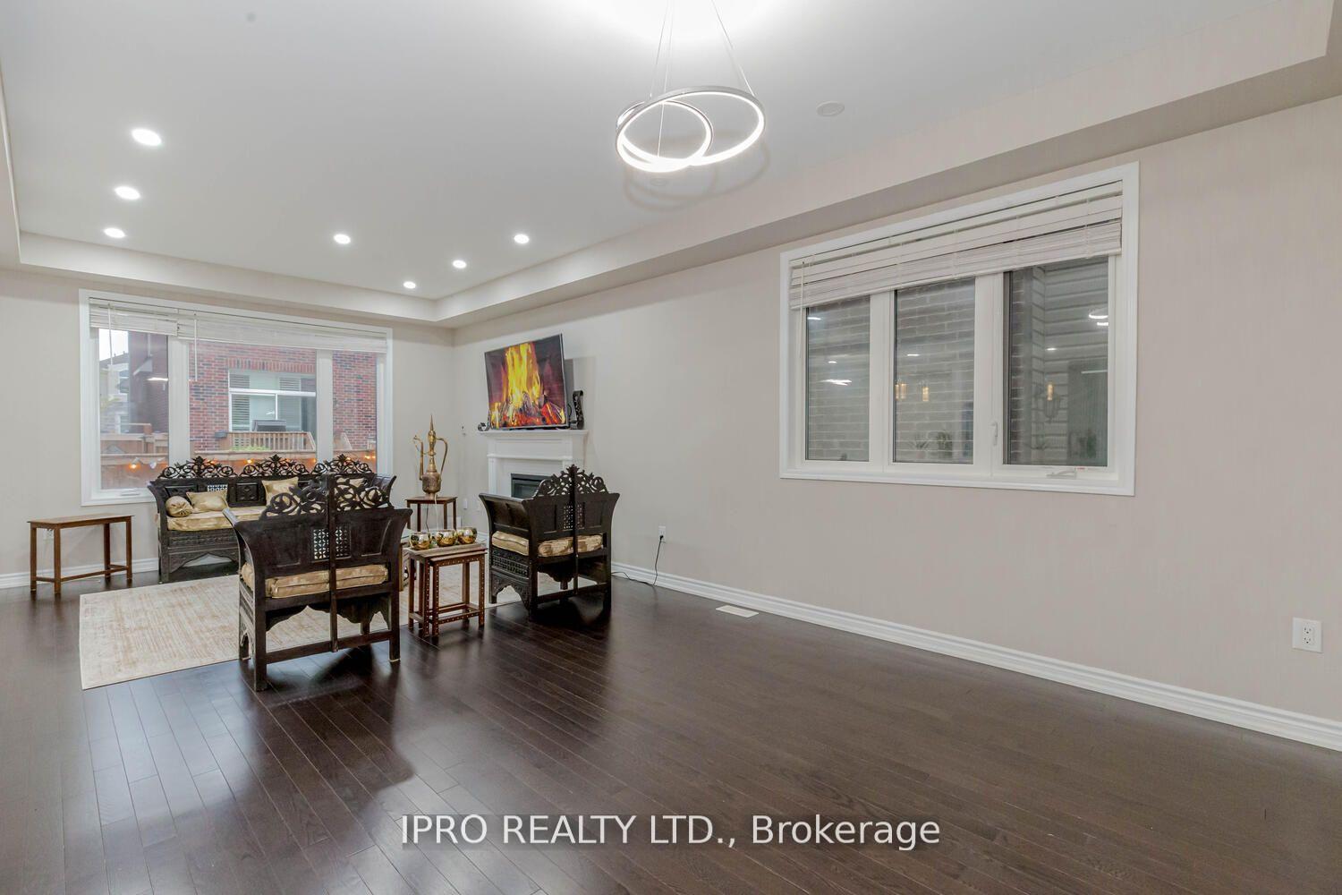 Photo 6 of 839 Whitlock Avenue, Milton, Cobban — HOMEH