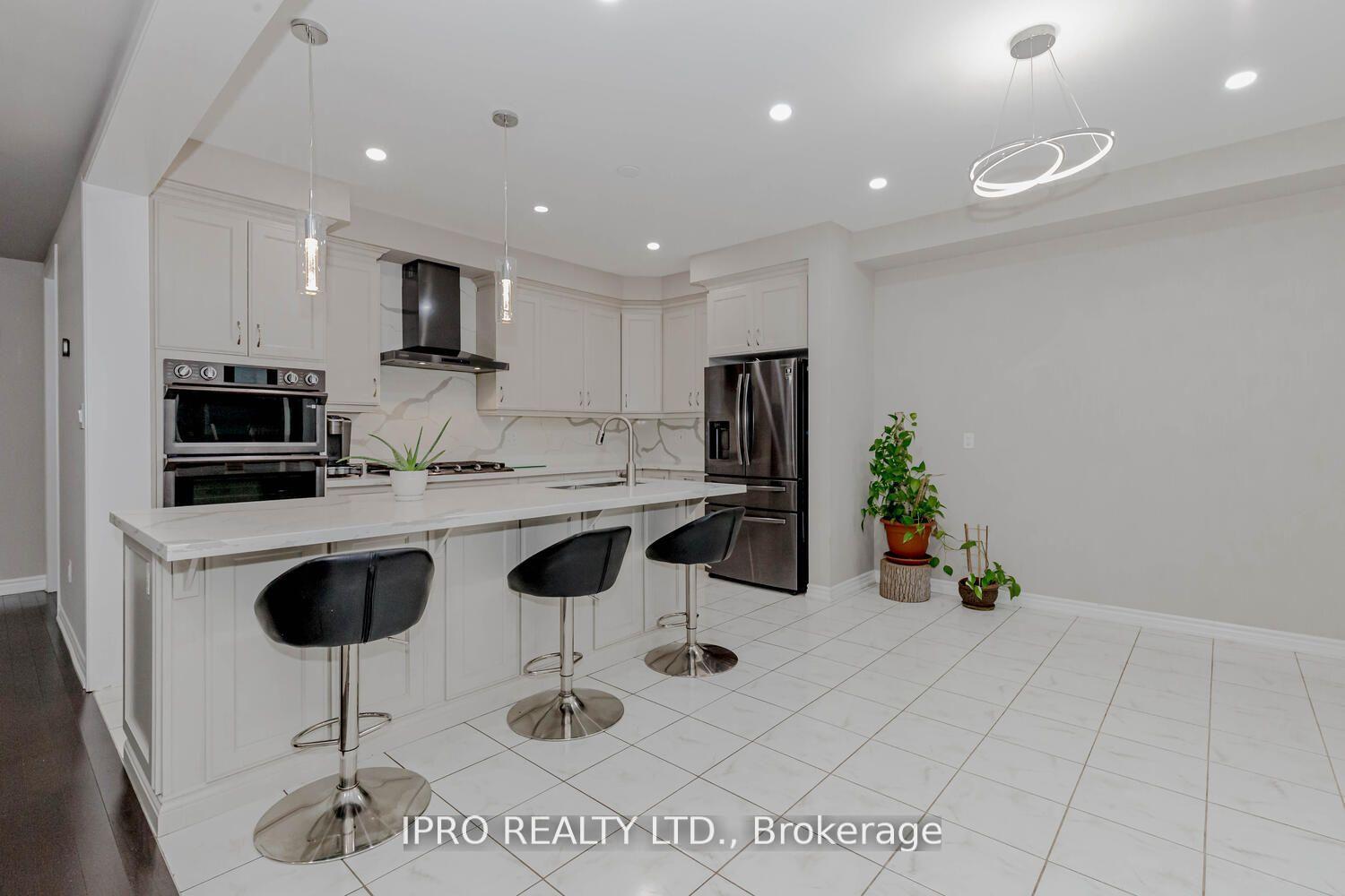Photo 10 of 839 Whitlock Avenue, Milton, Cobban — HOMEH