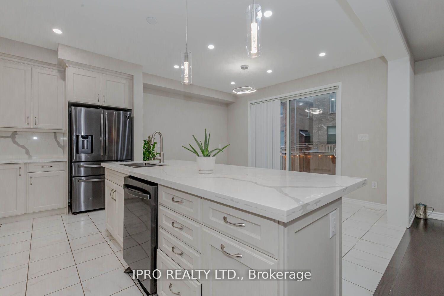 Photo 13 of 839 Whitlock Avenue, Milton, Cobban — HOMEH