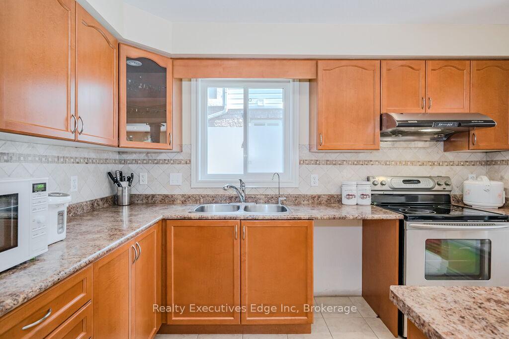 Photo 22 of 67 Revell Drive, Guelph, Clairfields/Hanlon Business Park — HOMEH