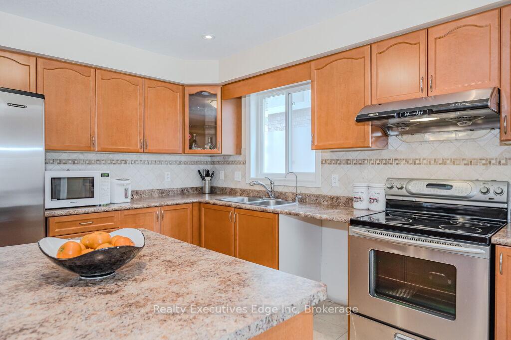 Photo 23 of 67 Revell Drive, Guelph, Clairfields/Hanlon Business Park — HOMEH