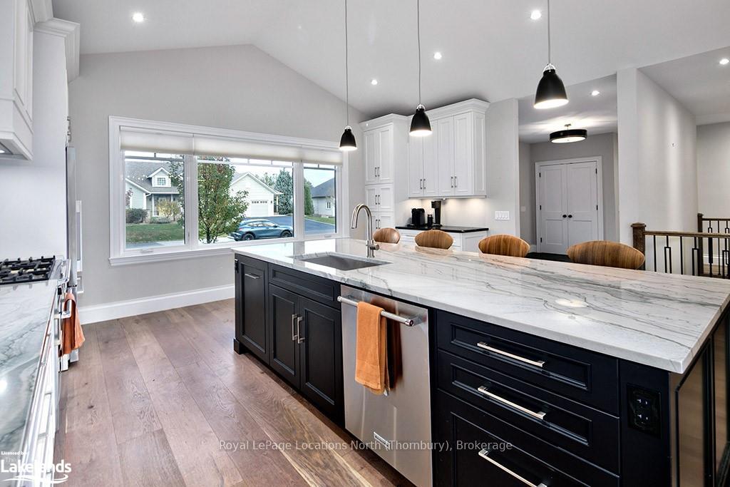 Photo 4 of 49 Alice Street E, Blue Mountains — HOMEH
