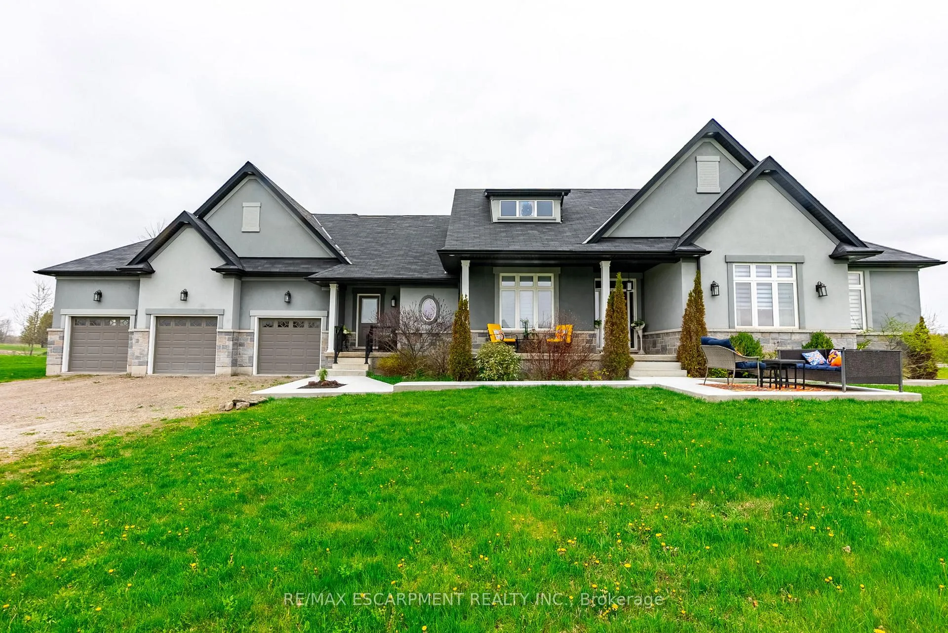 Front of 20 Chesswood Trail