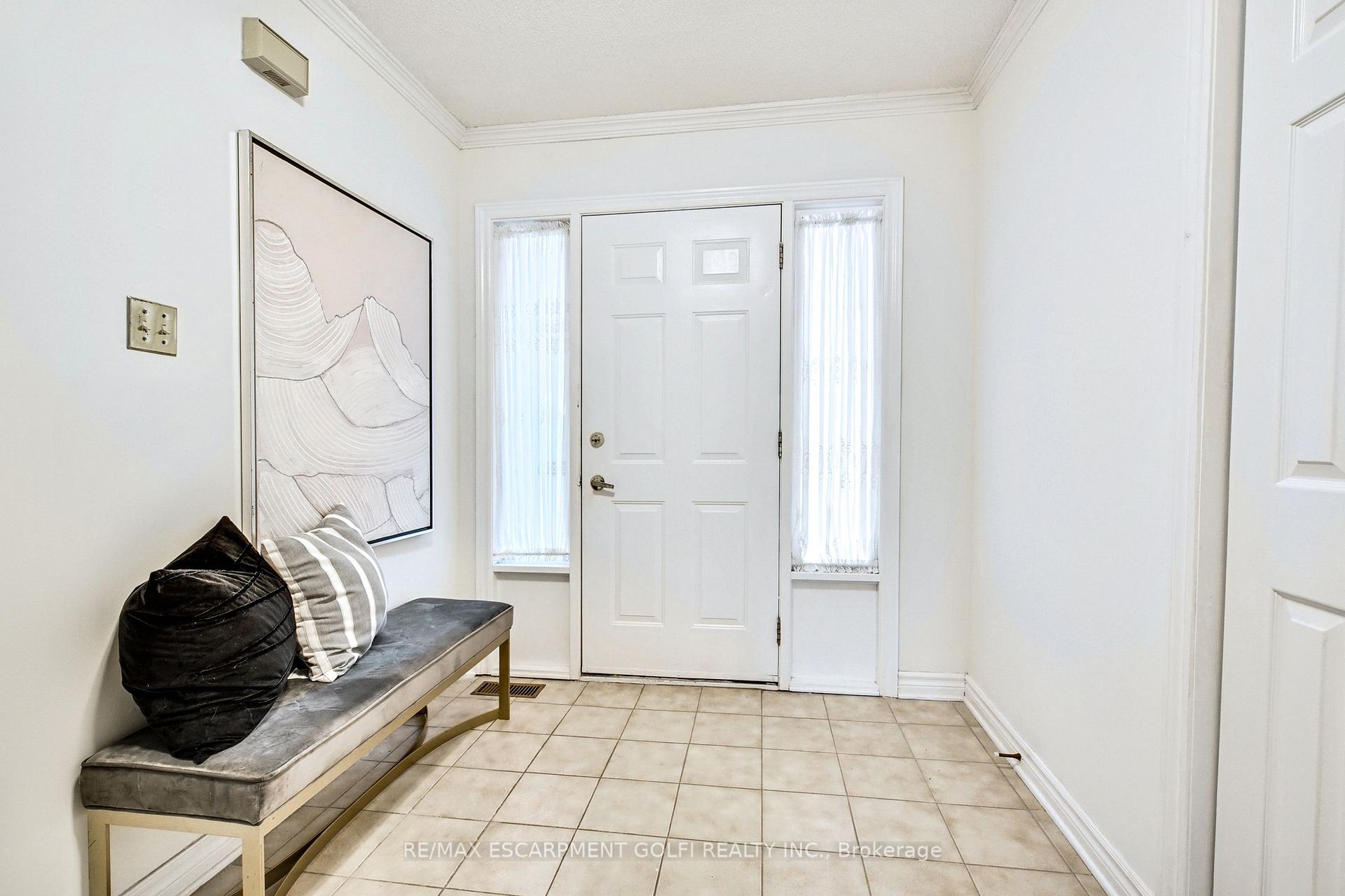 Photo 7 of 26 Stone Gate Drive, Grimsby, Grimsby Beach — HOMEH