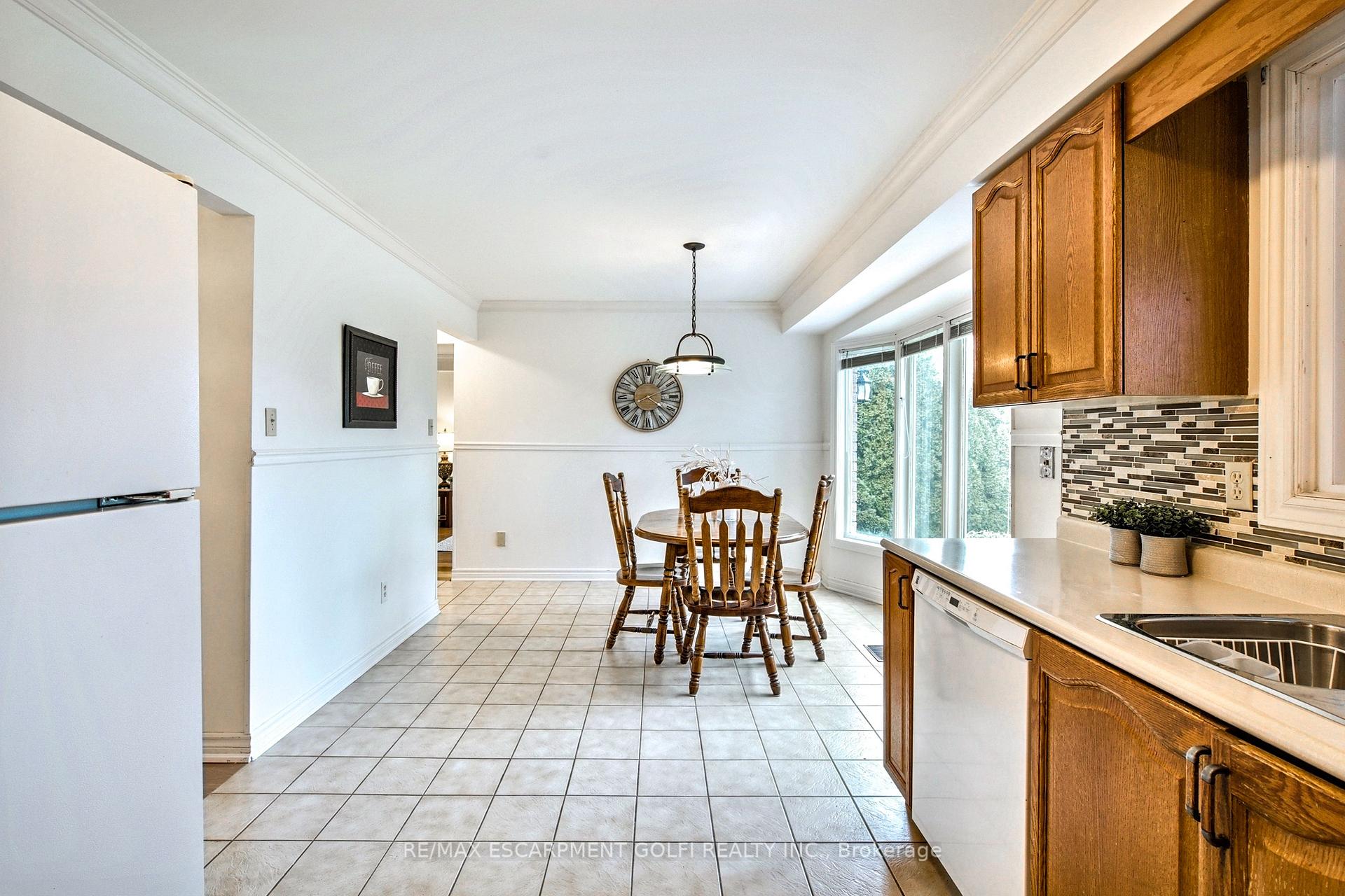 Photo 15 of 26 Stone Gate Drive, Grimsby, Grimsby Beach — HOMEH