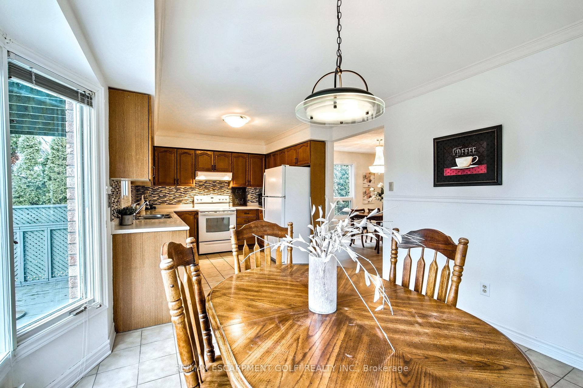 Photo 16 of 26 Stone Gate Drive, Grimsby, Grimsby Beach — HOMEH