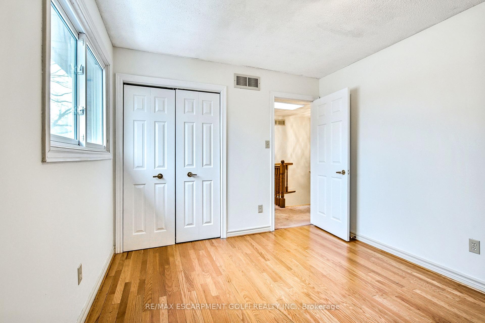 Photo 25 of 26 Stone Gate Drive, Grimsby, Grimsby Beach — HOMEH