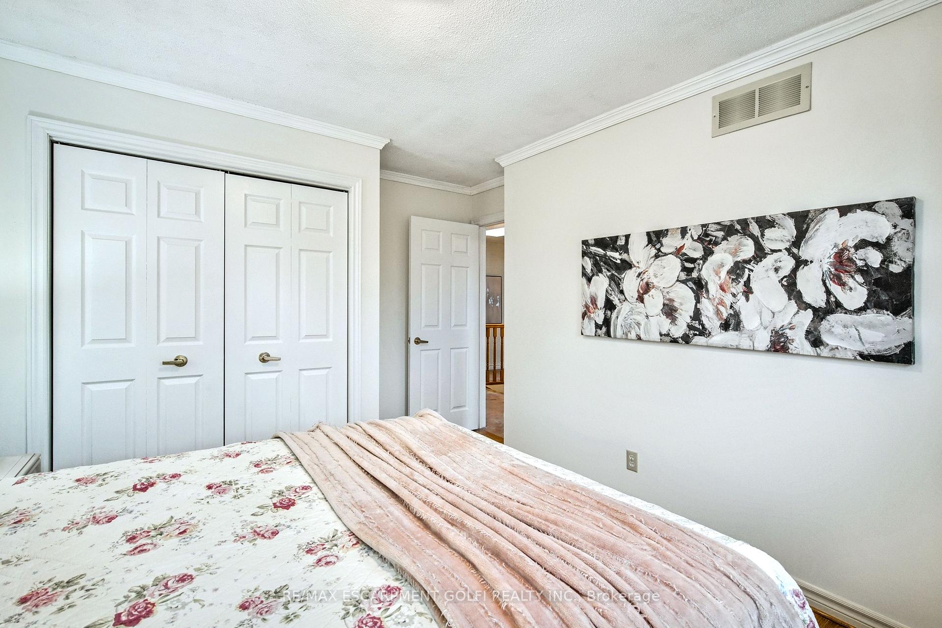 Photo 28 of 26 Stone Gate Drive, Grimsby, Grimsby Beach — HOMEH