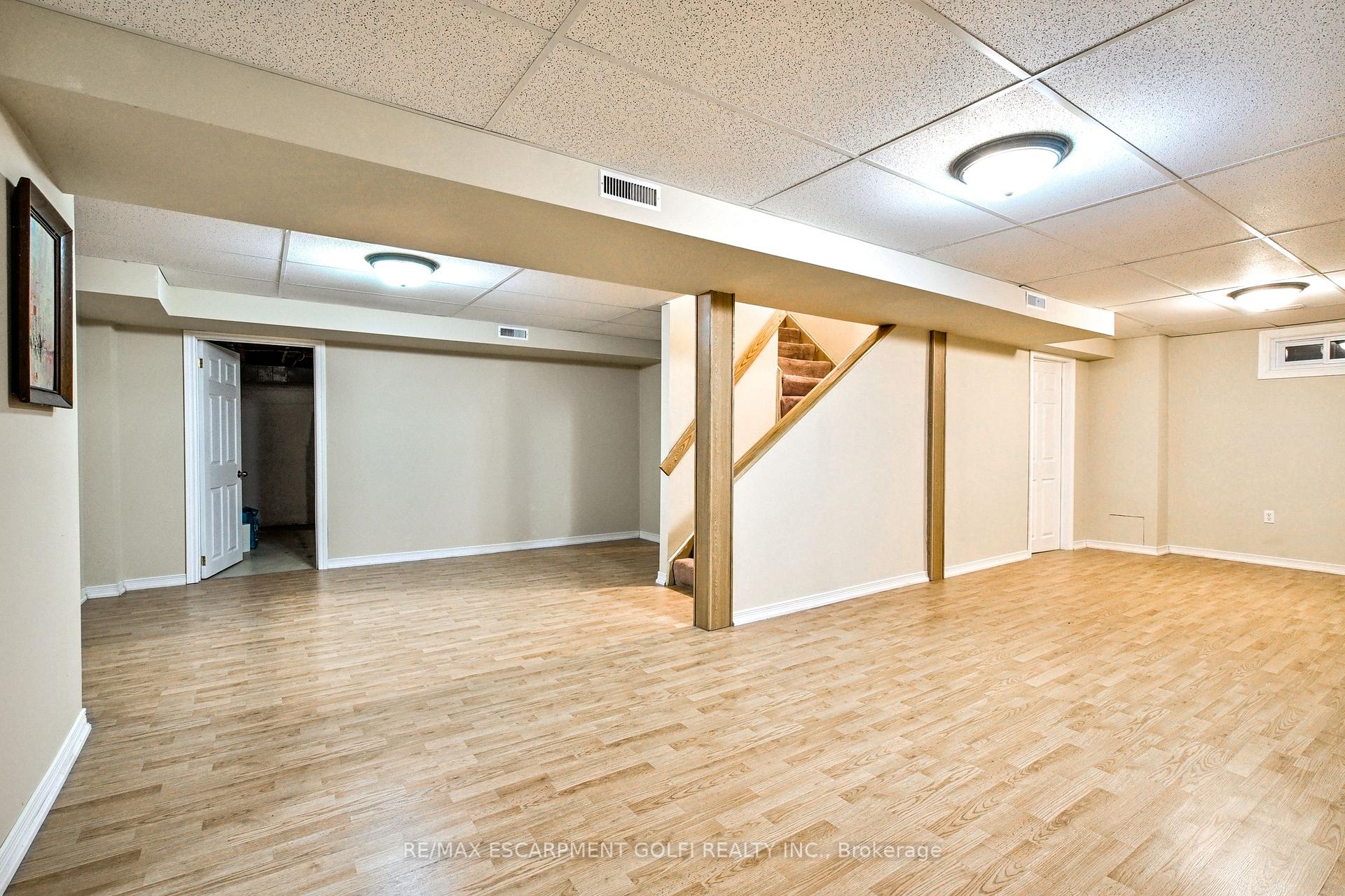 Photo 31 of 26 Stone Gate Drive, Grimsby, Grimsby Beach — HOMEH
