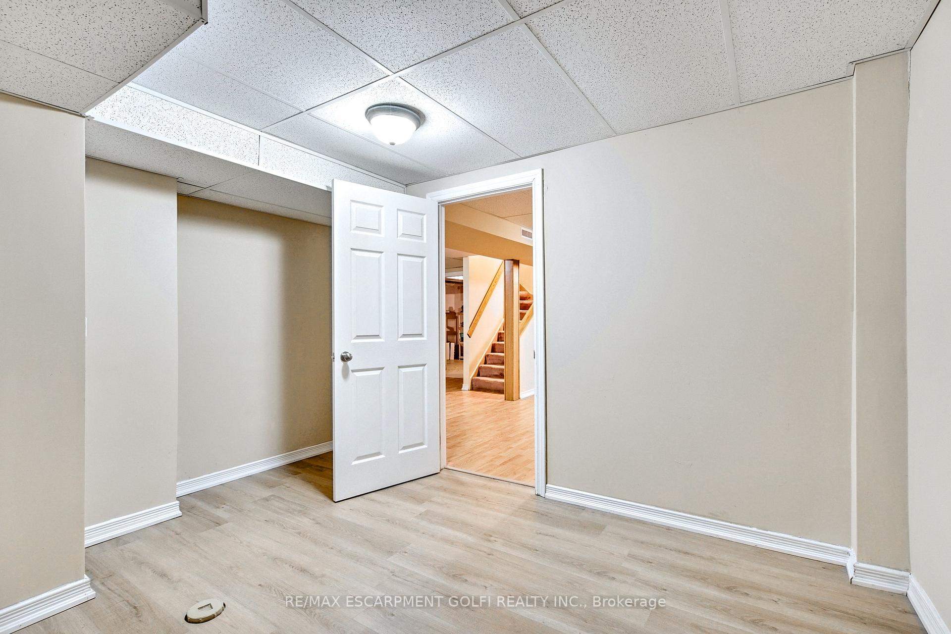Photo 32 of 26 Stone Gate Drive, Grimsby, Grimsby Beach — HOMEH