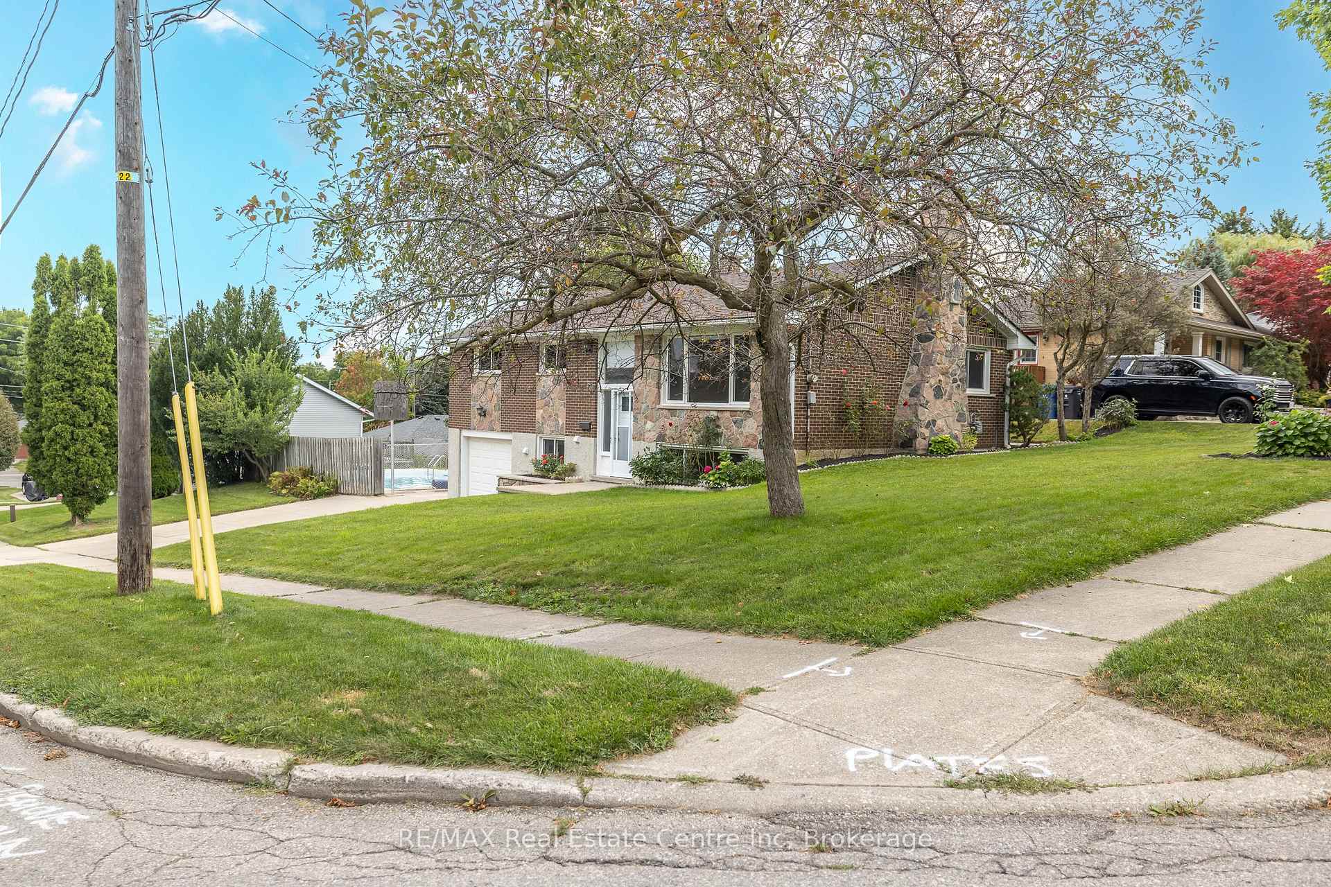 Photo 2 of 50 Drew Street, Guelph, Junction/Onward Willow — HOMEH