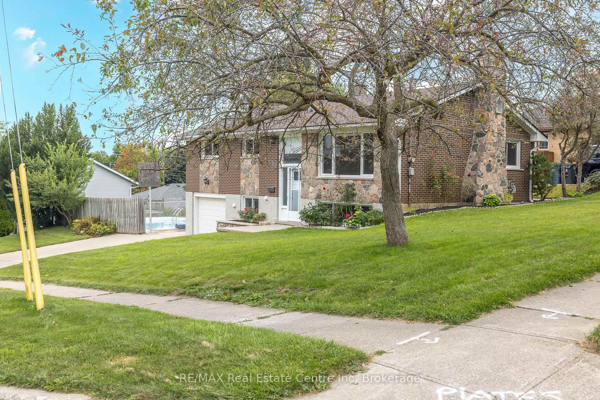 Photo 3 of 50 Drew Street, Guelph, Junction/Onward Willow — HOMEH