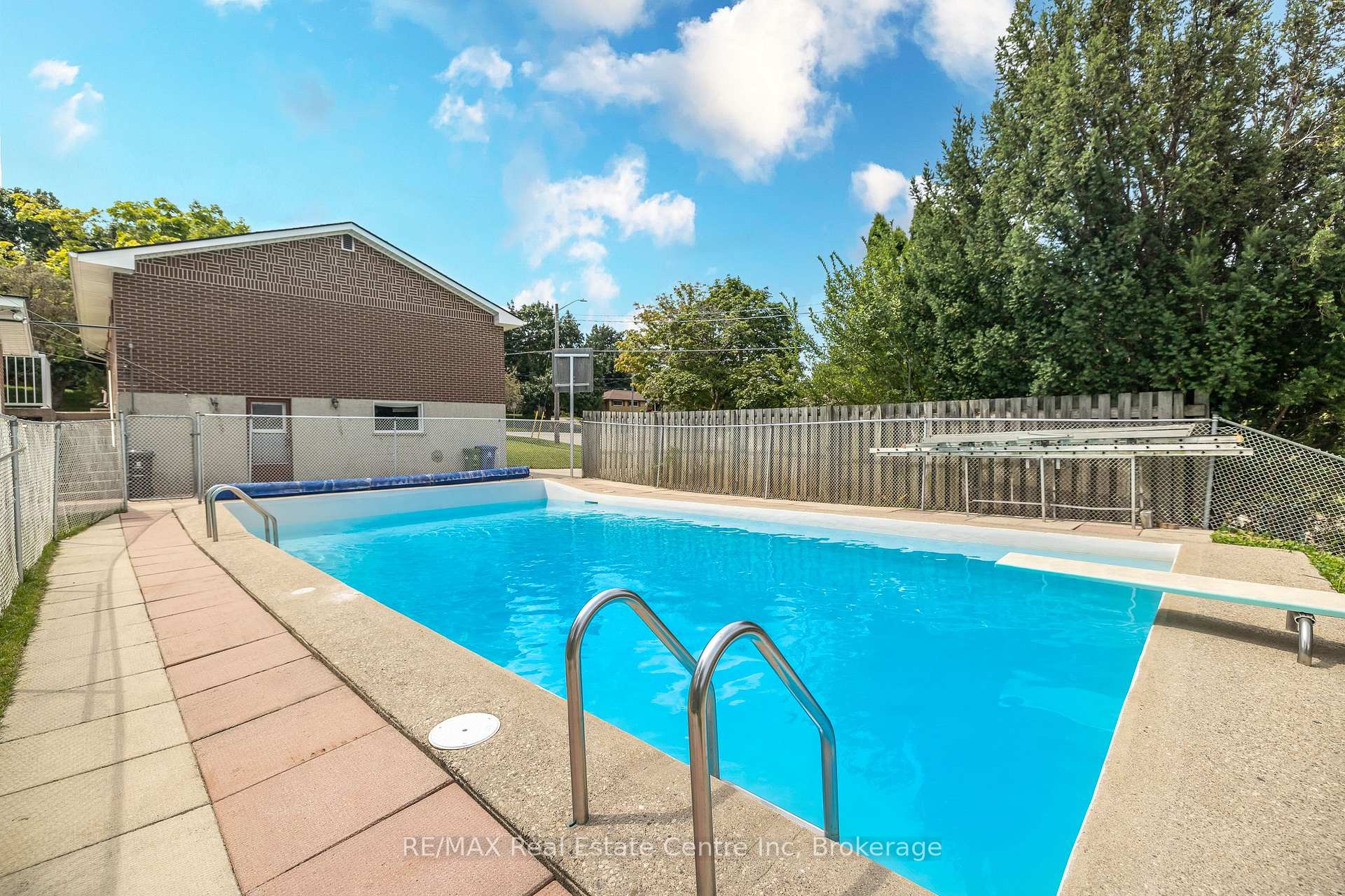 Photo 33 of 50 Drew Street, Guelph, Junction/Onward Willow — HOMEH
