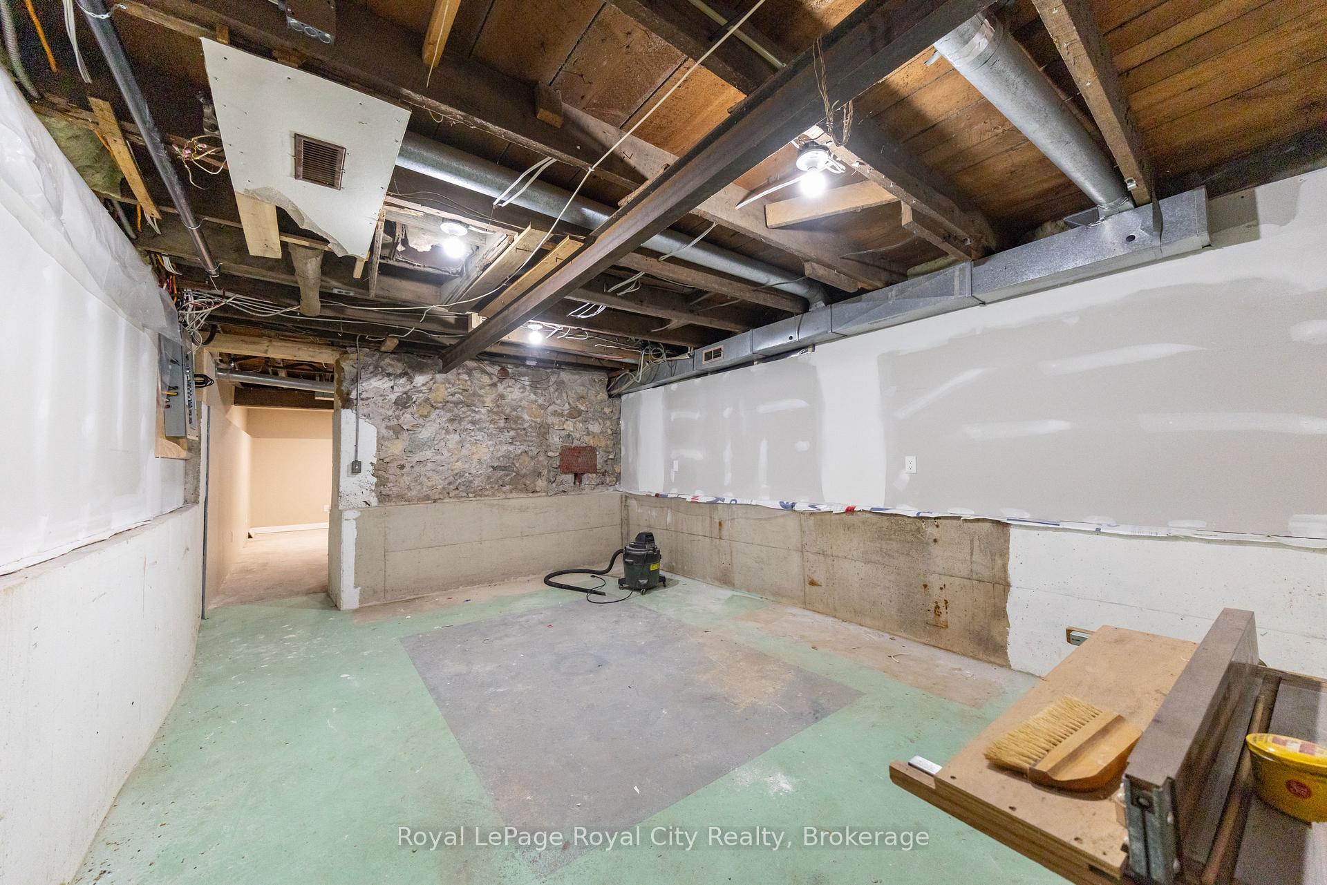 Photo 17 of 237 Liverpool Street, Guelph, Downtown — HOMEH