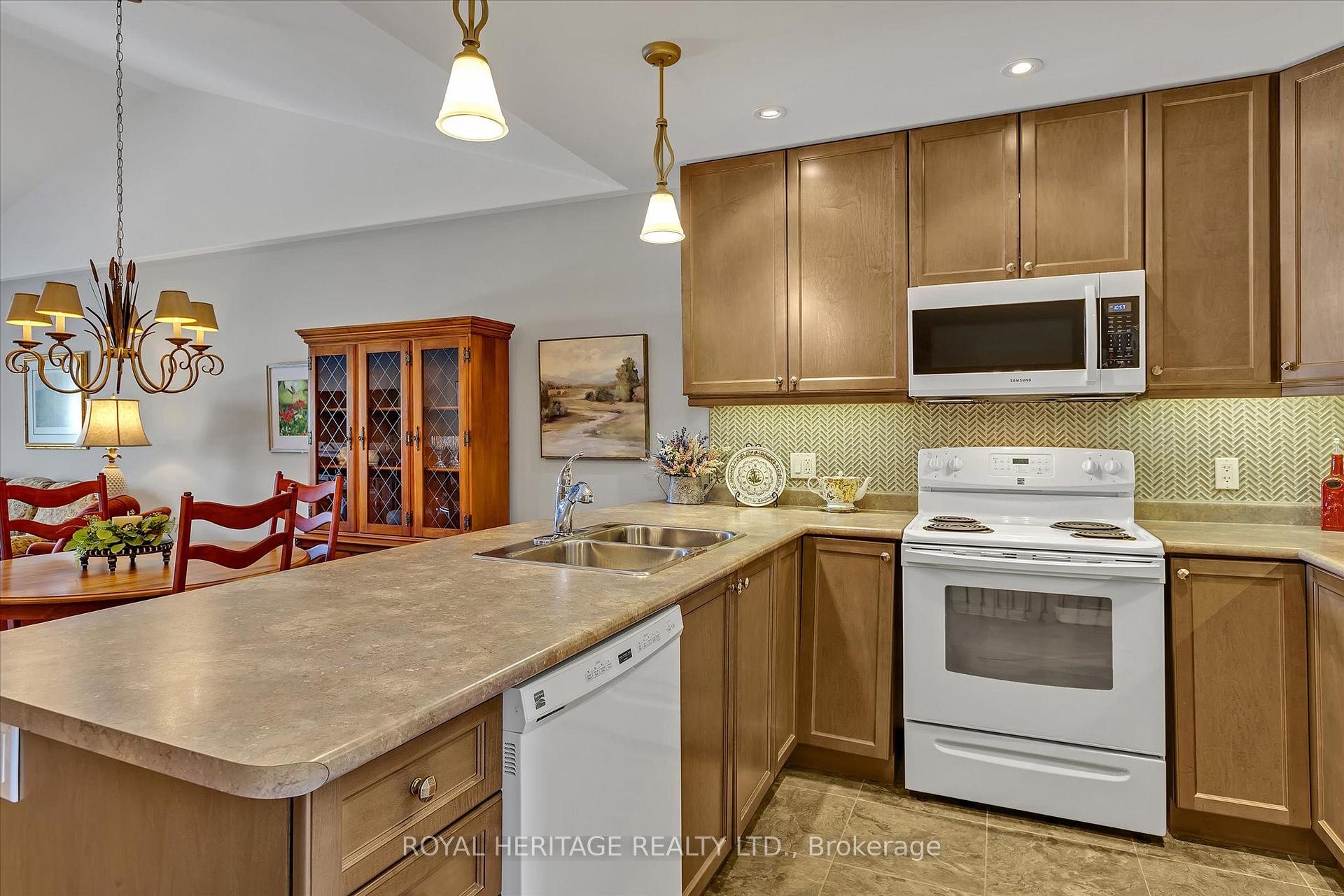 Photo 9 of 73 Laurent Boulevard, Kawartha Lakes, Lindsay — HOMEH