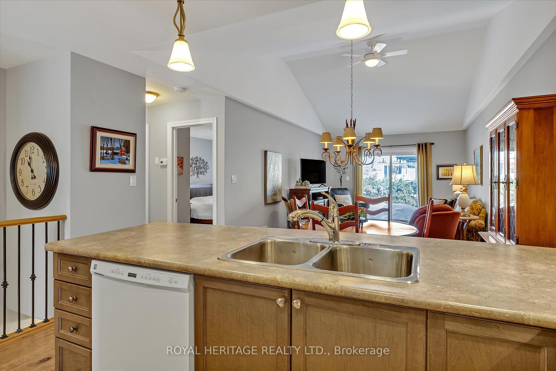 Photo 10 of 73 Laurent Boulevard, Kawartha Lakes, Lindsay — HOMEH