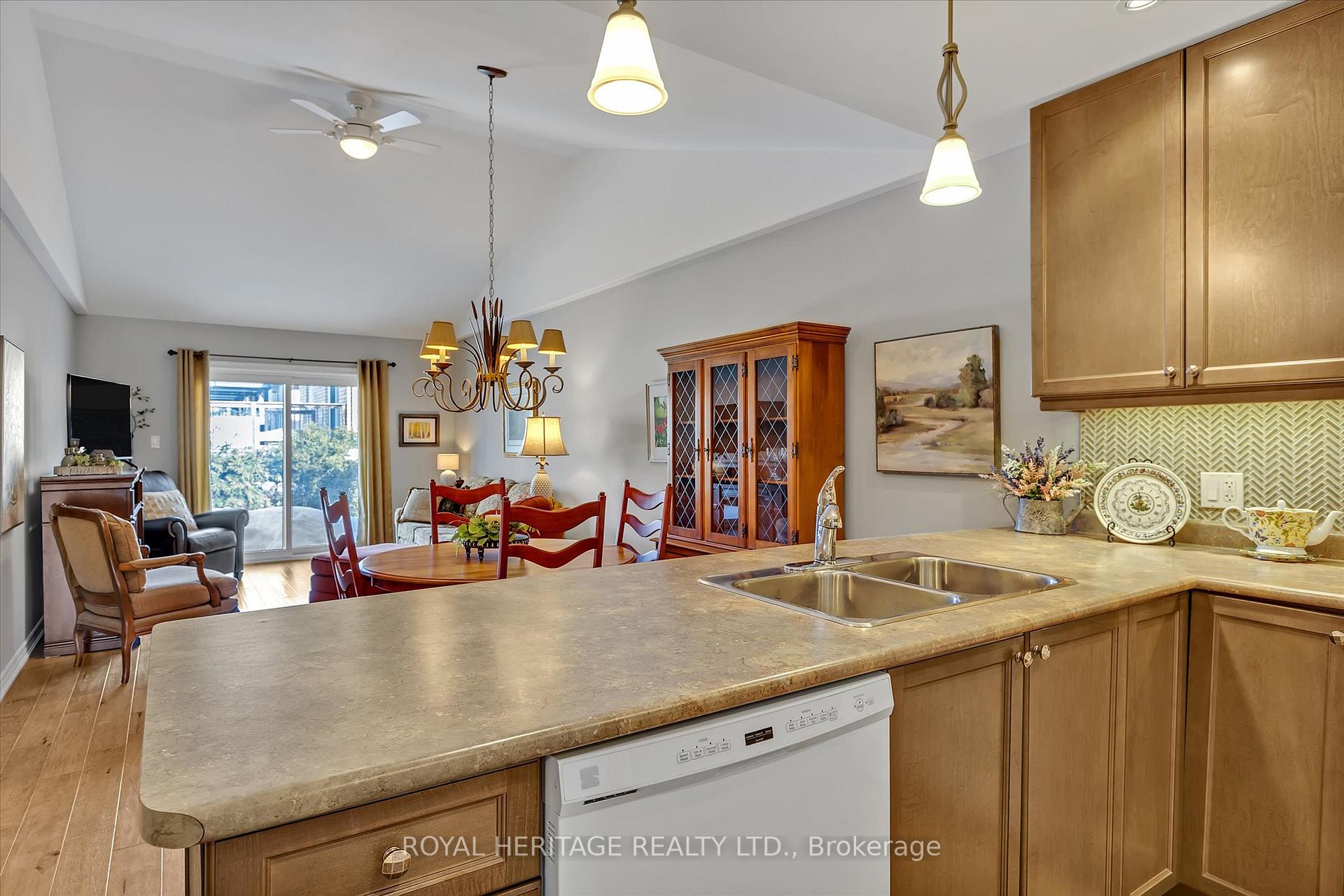Photo 11 of 73 Laurent Boulevard, Kawartha Lakes, Lindsay — HOMEH