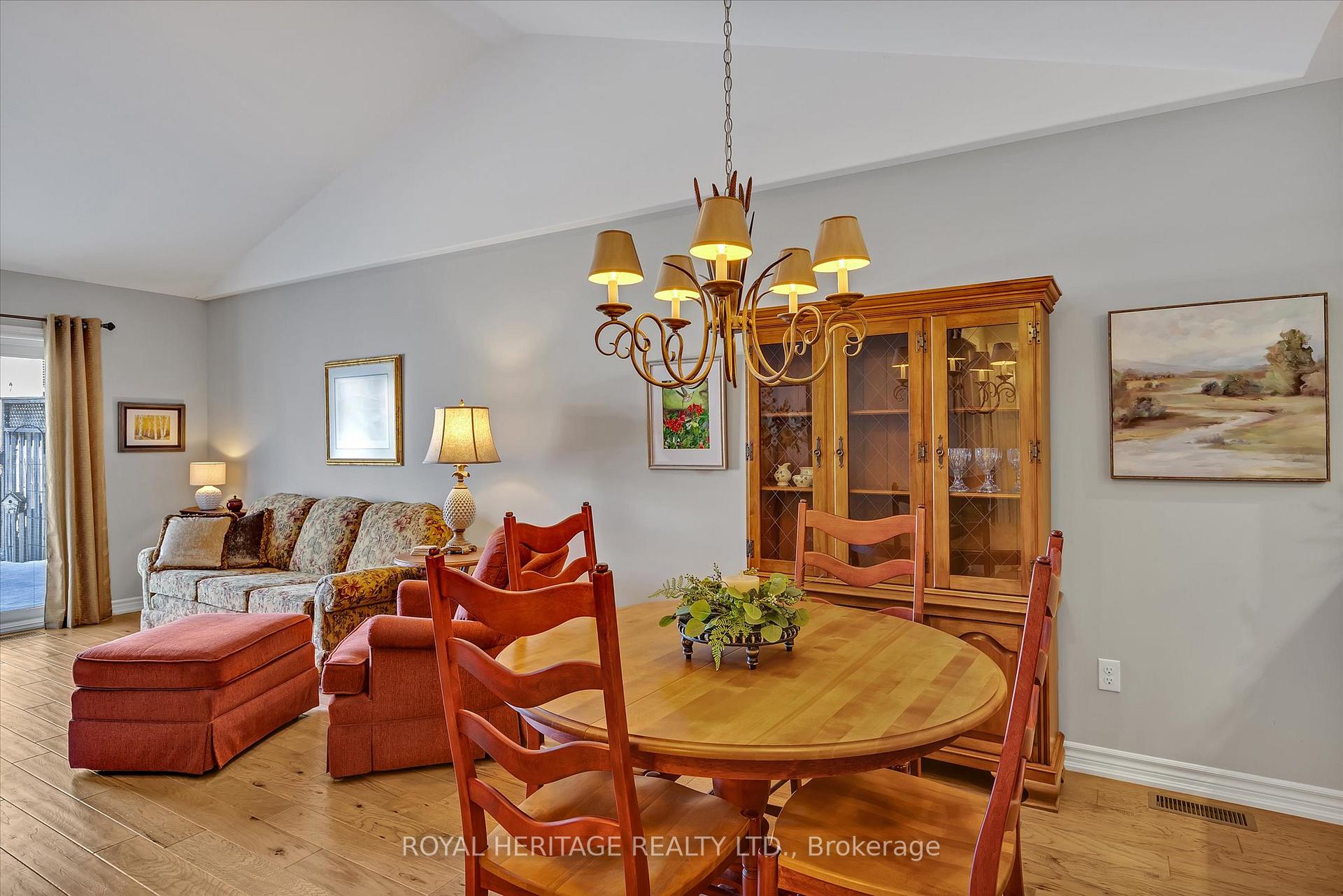 Photo 12 of 73 Laurent Boulevard, Kawartha Lakes, Lindsay — HOMEH