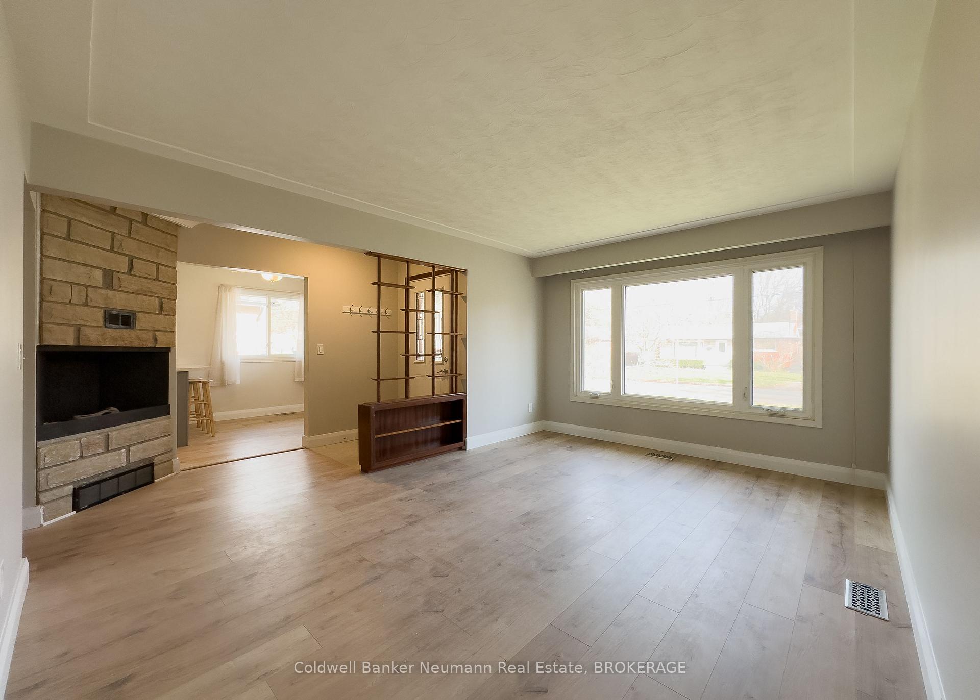 Photo 4 of Unit UPPER, 26 Balmoral Drive, Guelph, Riverside Park — HOMEH