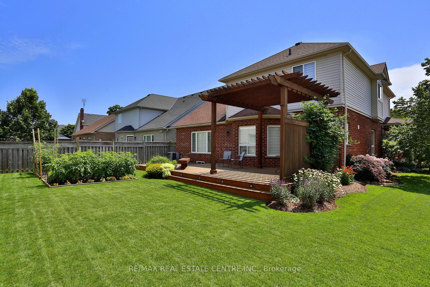 Photo 3 of 30 Mcgarr Court, Guelph, Pineridge/Westminster Woods — HOMEH