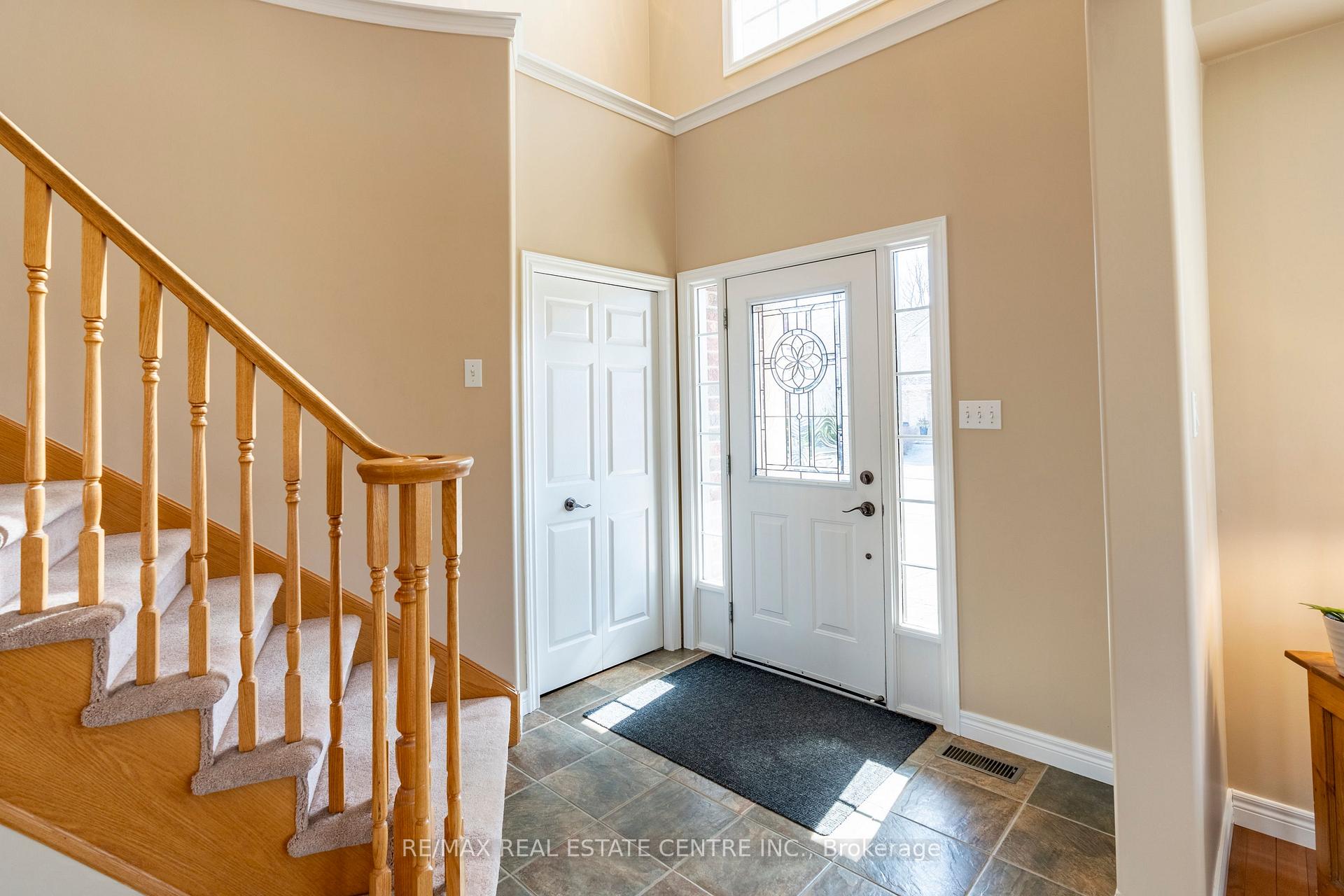 Photo 8 of 30 Mcgarr Court, Guelph, Pineridge/Westminster Woods — HOMEH