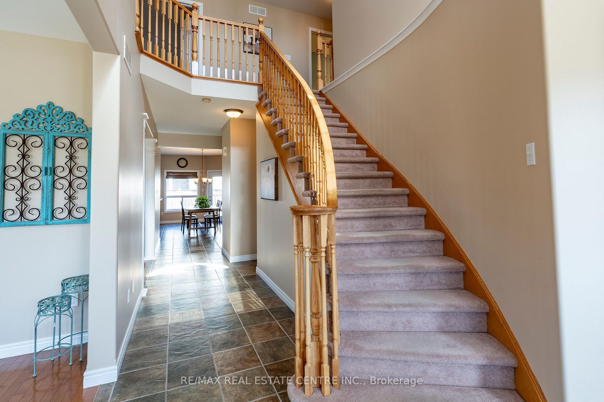 Photo 10 of 30 Mcgarr Court, Guelph, Pineridge/Westminster Woods — HOMEH