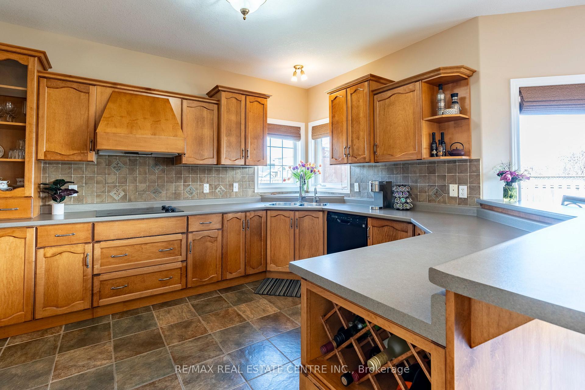 Photo 16 of 30 Mcgarr Court, Guelph, Pineridge/Westminster Woods — HOMEH