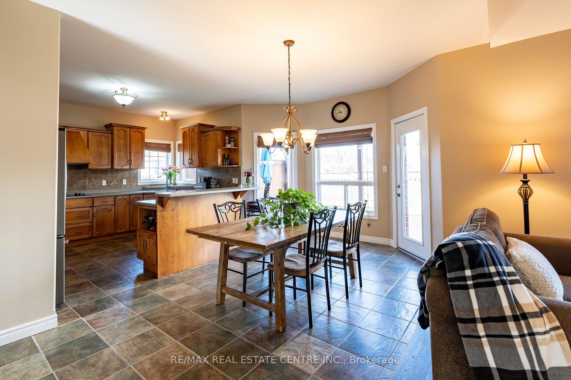 Photo 24 of 30 Mcgarr Court, Guelph, Pineridge/Westminster Woods — HOMEH