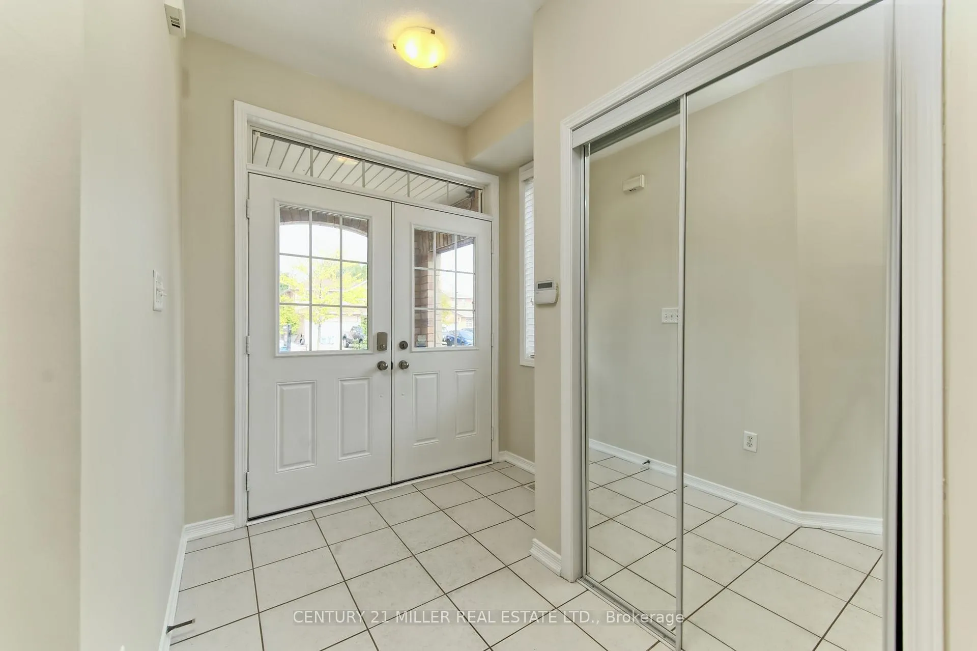 Photo 3 of 126 Merrilee Crescent, Hamilton, Crerar — HOMEH